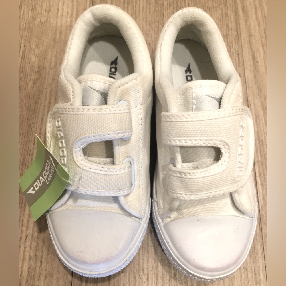 NWT Diadora Kids Canvas Sneakers